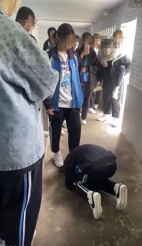 辽宁一中学女生遭校园霸凌下跪磕头 当地警方介入调查_奔流新闻网