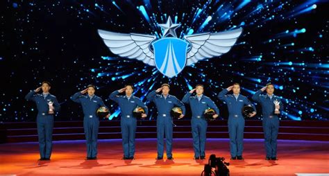 空军69周年 听“蓝蓝”“天天”讲空军故事：白手起家艰苦创业 - 中华人民共和国国防部
