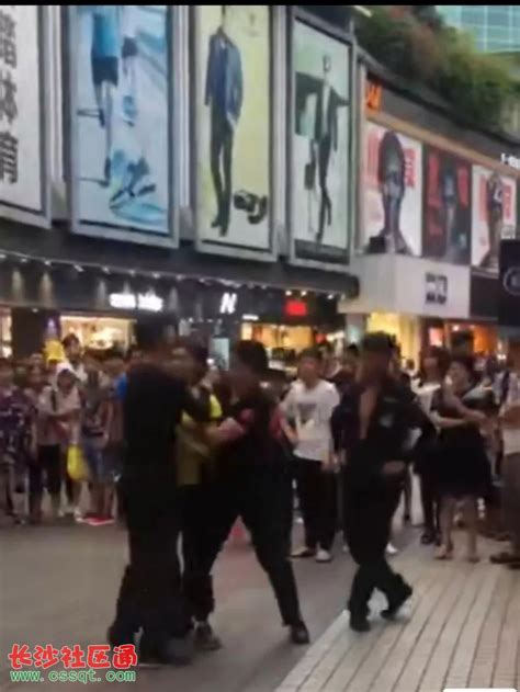 深圳又有外卖小哥被保安员摁地暴打！这次事发东门步行街_其它_长沙社区通