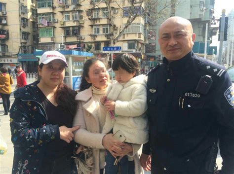 点赞 | 武汉三岁女童街头走失 警民协力助其找到妈妈_长江云 - 湖北网络广播电视台官方网站