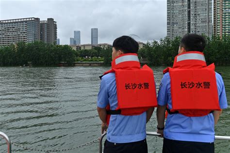 汛期水情复杂，湘江内仍有野泳者，长沙水警喊话……-现场-长沙晚报网