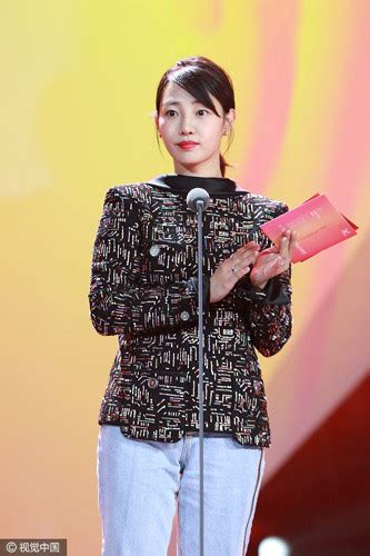 范冰冰获最佳女演员奖 为她颁奖的是白百何-新闻中心-温州网