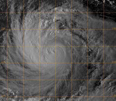 从太空看24号台风潭美：在今日迅猛增强，已打开细小紧密台风眼