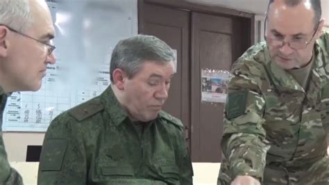 俄媒：俄军总参谋长现身扎波罗热前线指挥所_凤凰网