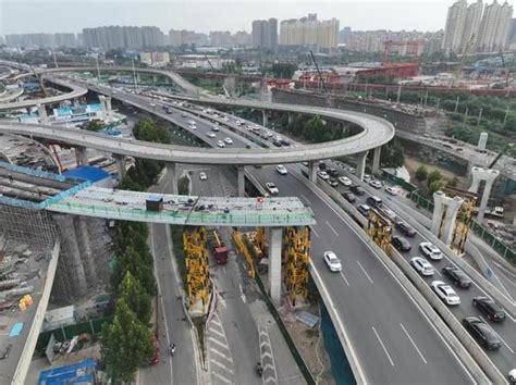 郑州彩虹桥工程启动钢箱梁架设施工-大河新闻
