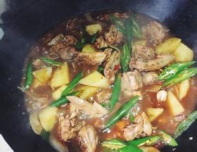 【川味土豆烧鸡的做法步骤图，怎么做好吃】厨房里的哲学家_luyao_下厨房