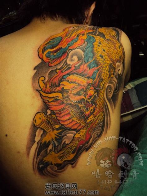 肩背超酷的一款彩色麒麟纹身图案