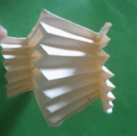 梓浩小朋友的简单手工折纸灯笼DIY制作教程 肉丁儿童网