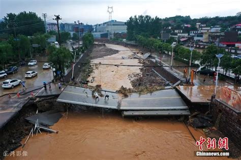 汶川山洪泥石流已发现3名遇难者，挖掘机正清淤疏浚_凤凰网