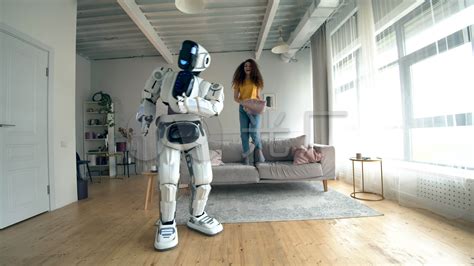 一款专门整理房间的智能机器人，可以整理得干干净净！
