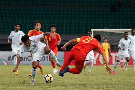 足球带你飞：为什么国足队长郑智37岁高龄还如此顽强？