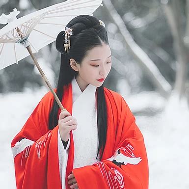 适合弹琴的古风头像女生