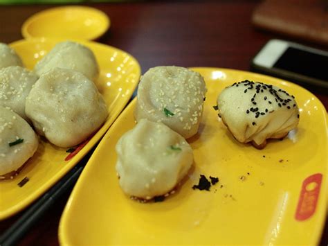 【携程攻略】上海小杨生煎（黄河路店）餐馆,生煎是上海特有的小吃之一，小杨生煎是其中一间较为有名的，黄河路的…