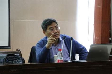 复旦大学袁志刚教授受邀来我院为研究生和博士后举行讲座-河南大学经济学院