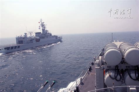 高清：东海舰队发射反潜深弹演练舰潜多兵种协同作战【4】--军事--人民网
