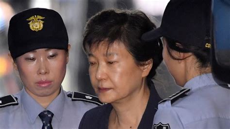 朴槿惠今晚出狱：坐牢4年9个月 比当总统时间长_凤凰网