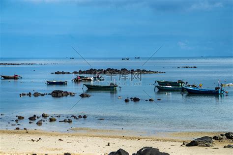 儋州峨蔓海滩礁石高清摄影大图-千库网