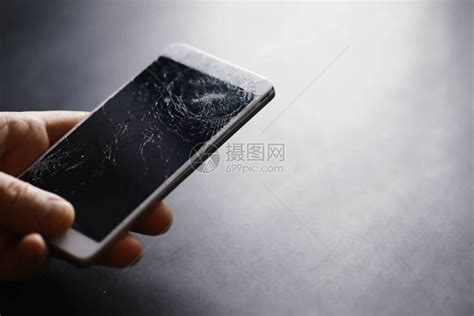 触摸屏坏了的智能手机手机坏了电话坏了更换手机上的碎玻璃高清图片下载-正版图片506719041-摄图网