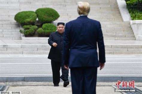 美现任总统首踏上朝鲜国土 金正恩：我与特朗普关系很好__凤凰网