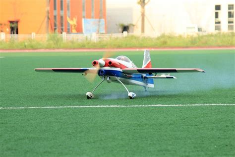 化工学院团委科技创新协会举办第二届“放飞理想”航模大赛