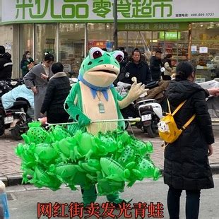 “卖崽青蛙”走红网络 设计者是南京宝妈_荔枝网新闻