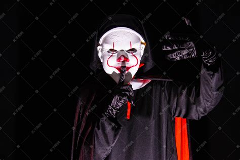 肖像化妆小丑恐怖角色看相机高清摄影大图-千库网