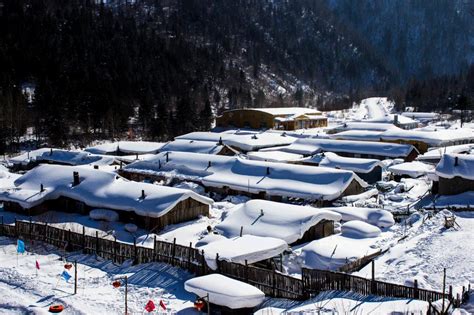 被雪覆盖的村庄描写,描写被雪覆盖的句子,农家小院雪景描写_大山谷图库