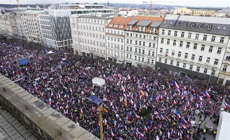 捷克首都万人示威 反对军援乌克兰_凤凰网视频_凤凰网