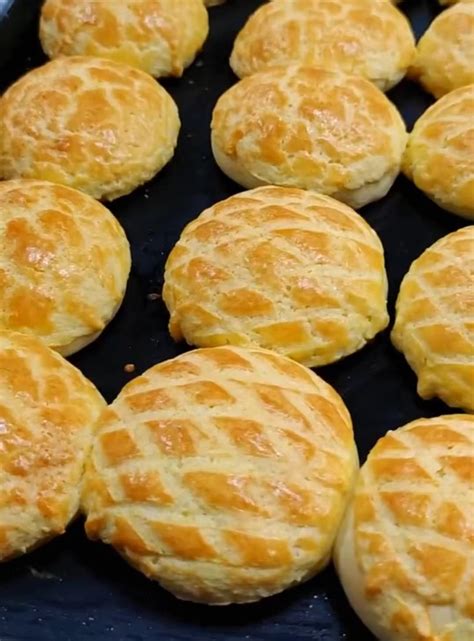 菠萝包的面包怎么做？菠萝皮面包配方分享_面包的做法_烘焙屋
