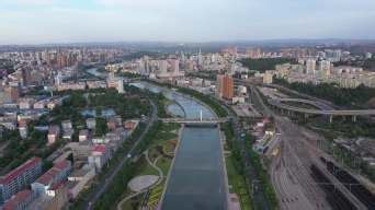 阳泉 城区 德胜东街 桃河 桃北东街 北国商城 滨河新天地视频素材_ID:VCG2216035452-VCG.COM