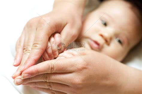 婴儿握着母亲的手指一起用手高清图片下载-正版图片502919501-摄图网