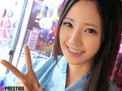 桃谷绘里香图片