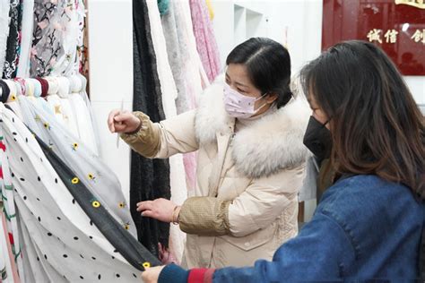 柯桥天天时尚走进中国轻纺城面料市场 力促供需互联-服装设计管理-CFW服装设计网手机版