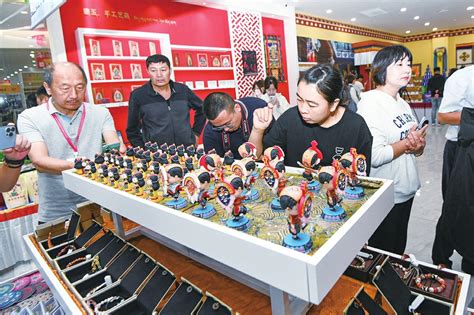 “藏品入沪”，上海首家“西藏特色产品消费帮扶体验馆”授牌