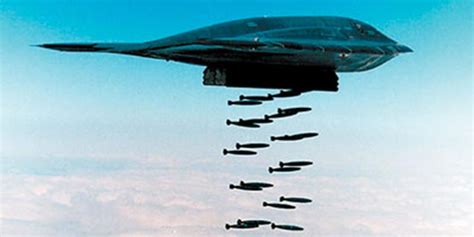 B2轰炸机造价有多贵？1997年，首批六架B-2轰炸机正式服役|轰炸机|飞行|服役_新浪新闻