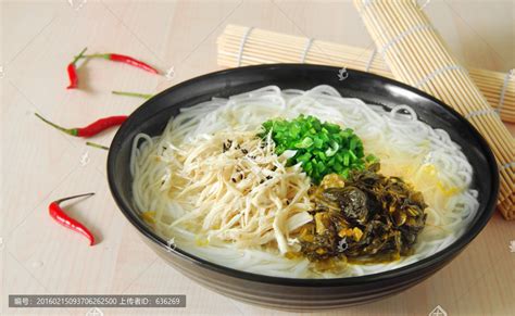 酸菜鸡丝米线,中国菜系,食品餐饮,摄影素材,汇图网www.huitu.com