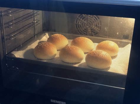 【一次发酵汉堡包面包胚的做法步骤图】杨杨盈盈和天线_下厨房
