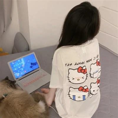 女生坐着背影温柔头像