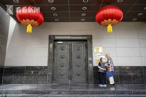 中国驻休斯敦总领馆关闭一年之际，美媒急了_手机新浪网