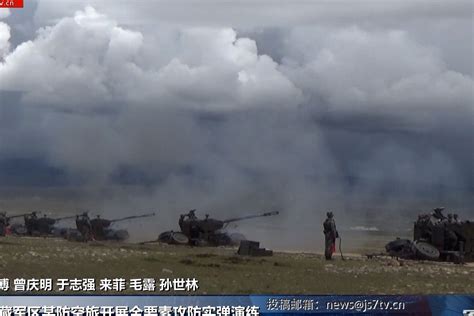 海拔4600米 西藏军区某防空旅开展全要素攻防实弹演练_凤凰网视频_凤凰网