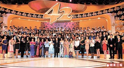 图文：TVB42周年台庆--观众艺人同唱生日歌_影音娱乐_新浪网