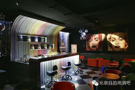 实拍：北京后海酒吧街，摄影师记录的夜生活和美女歌手
