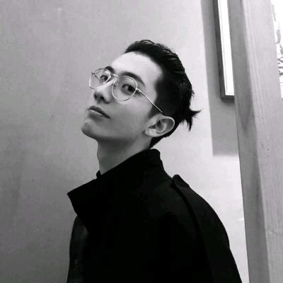 非主流男生头像冷酷帅气