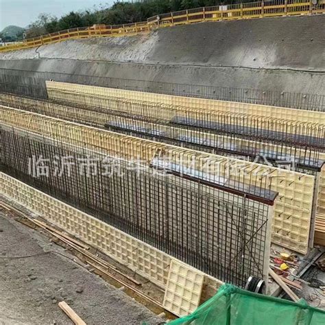 甘肃路桥-鼎骏塑业防撞墙防撞护栏塑钢模板合作案例