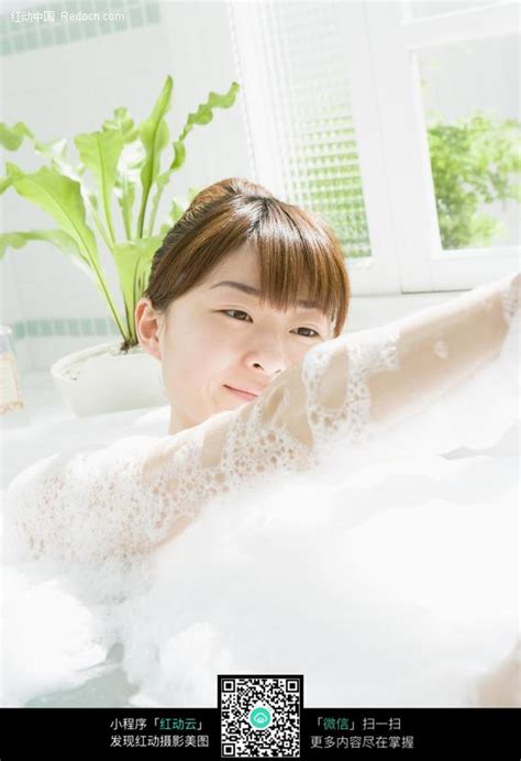 美女沐浴洗澡图片免费下载_红动中国
