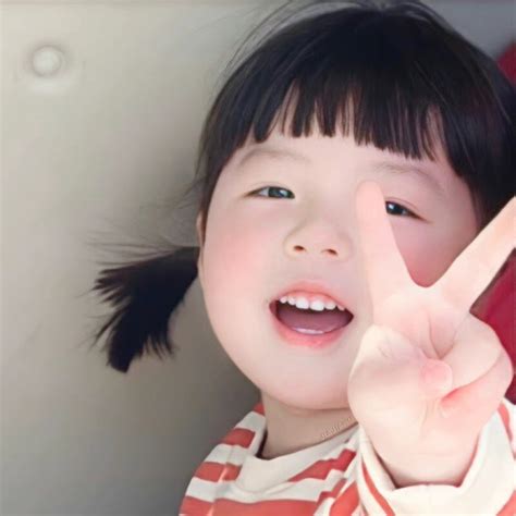 甜美女生头像手绘丸子妹