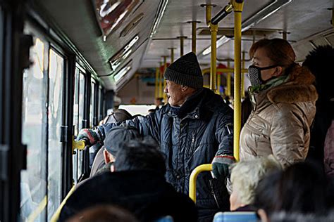 中国游客到日本，公交上给老人让座，为什么还被老人“指点”？
