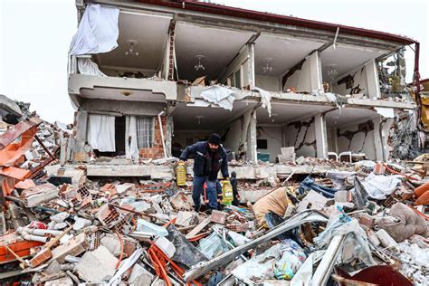新闻多一度|土耳其地震黄金救援期进入倒计时 救援情况如何？-新闻频道-和讯网
