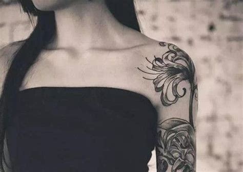 女生手臂潮流好看的千纸鹤纹身图案