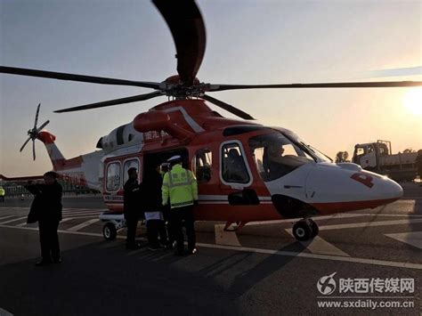 陕西首例直升机高速道路现场起降救援成功完成_陕西频道_凤凰网